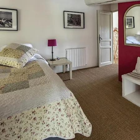 Le Prieure La Madelene Bed & Breakfast *